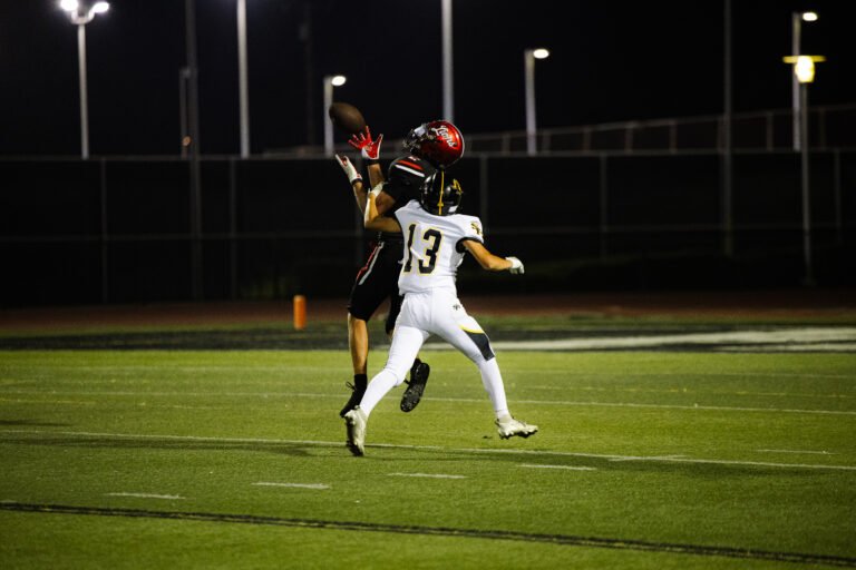 Sunny Hills Outlasts Westminster in Back-and-Forth Battle, 28–20