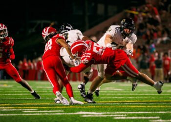 Mater Dei Holds Off Servite in 29-19 Victory