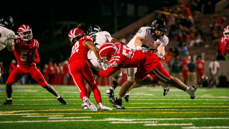 Mater Dei Holds Off Servite in 29-19 Victory